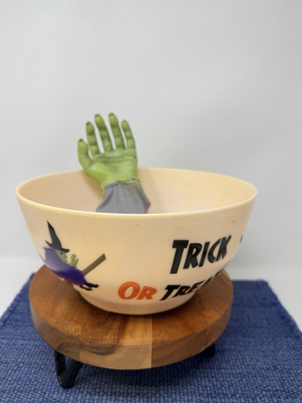 VTG Halloween Trick or Treat Candy Bowl Zombie Hand Centerpiece works Gemmy